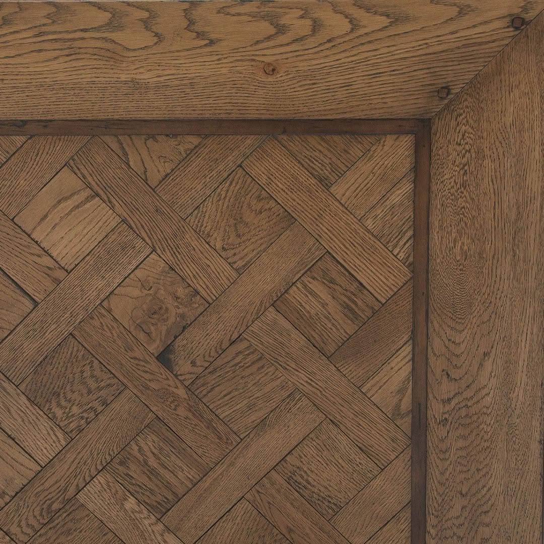 Barcelona-Dining-Table-closeup