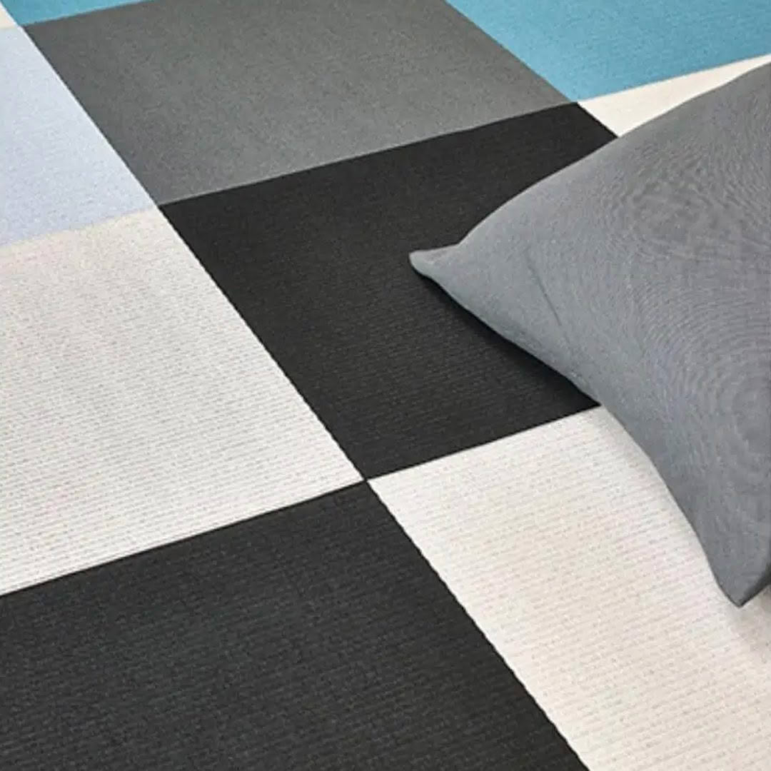 wn Geometric patterned rug with gray cushion
