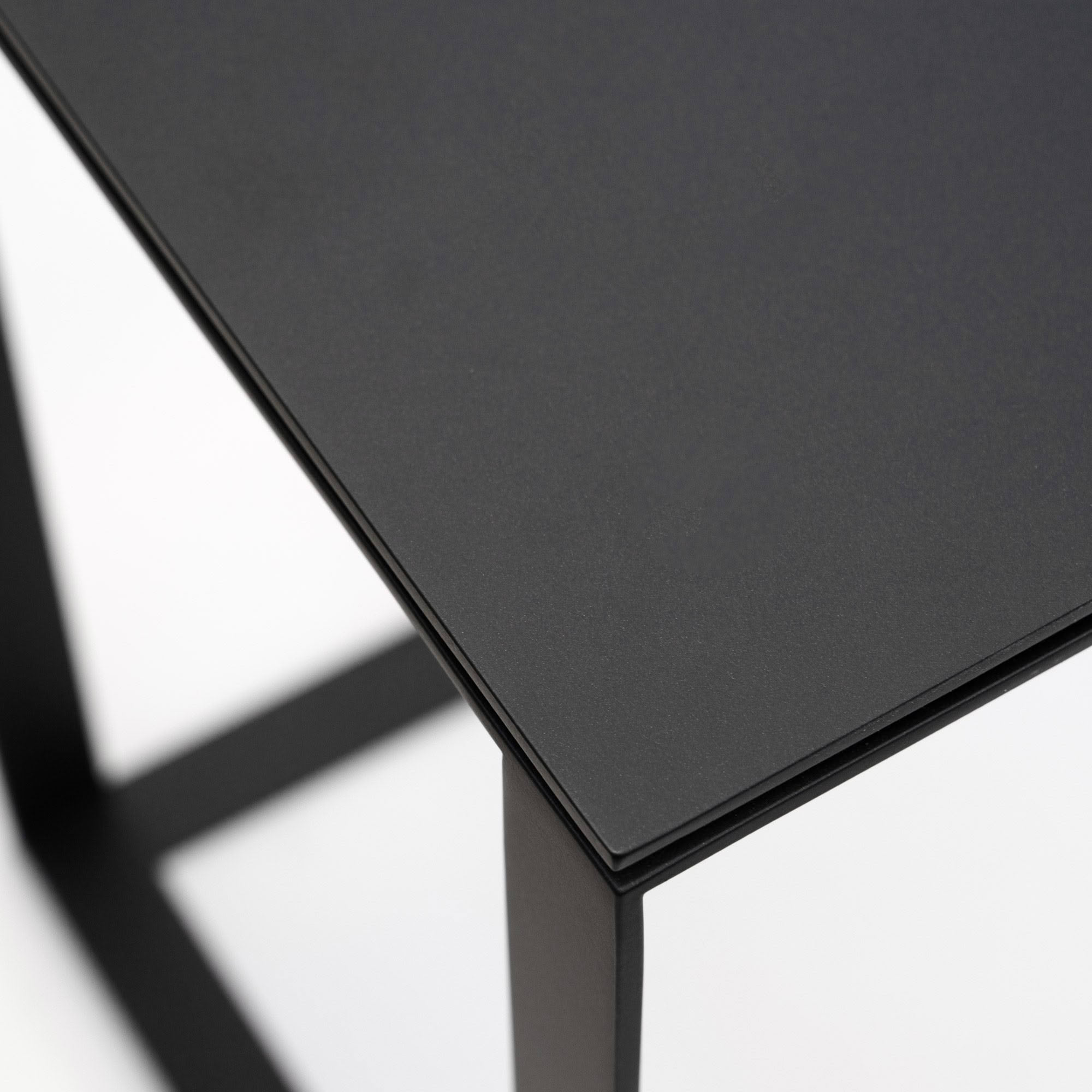 ENZO_SIDETABLE_3