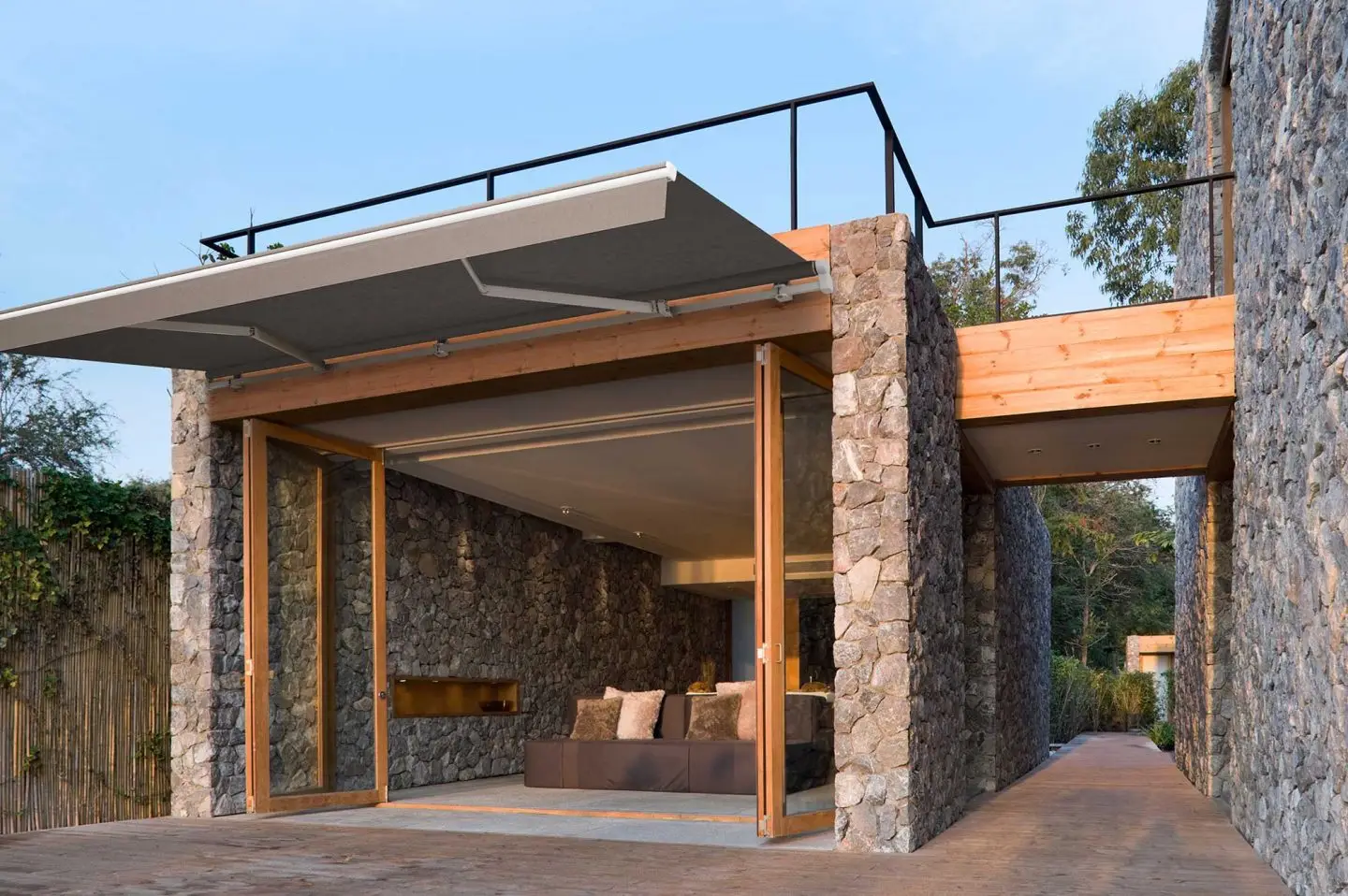 shade-elements_nz_residential-awning_horizon_monobloc_1-1440x958