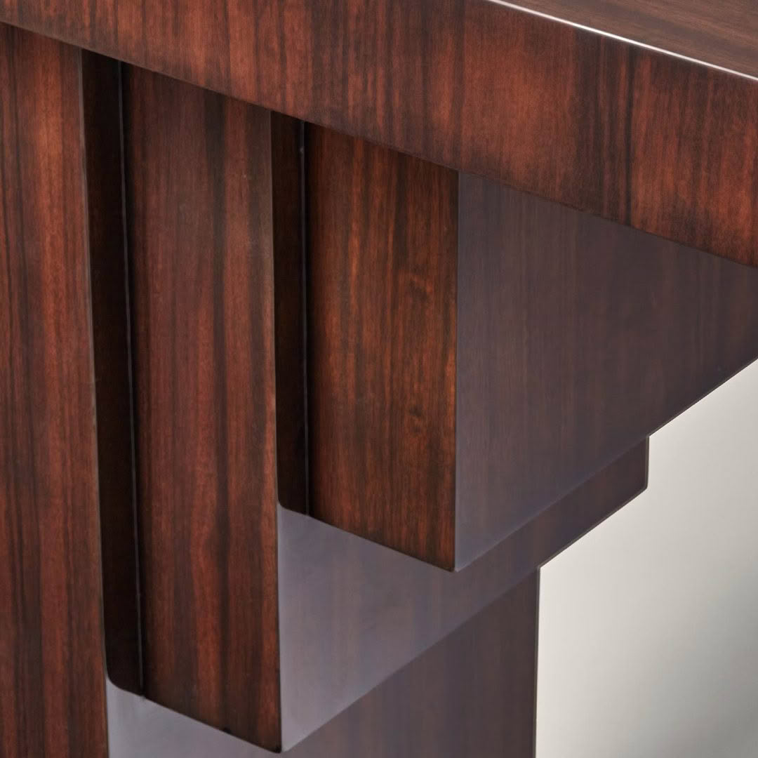 Penthouse-Suite-Pedestal-Console