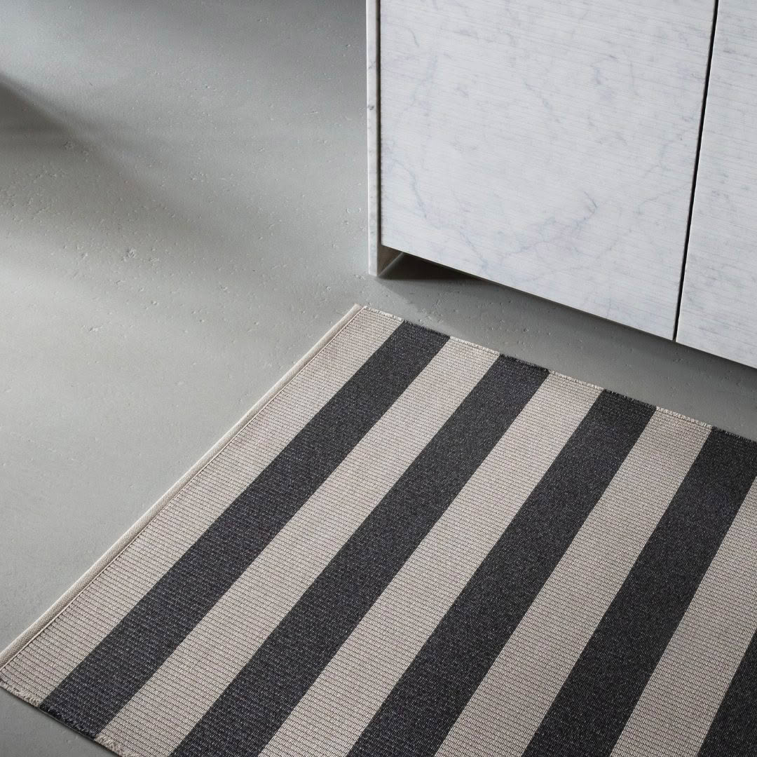 Big-Stripe-melange-grey-light-sand_in-out-carpet