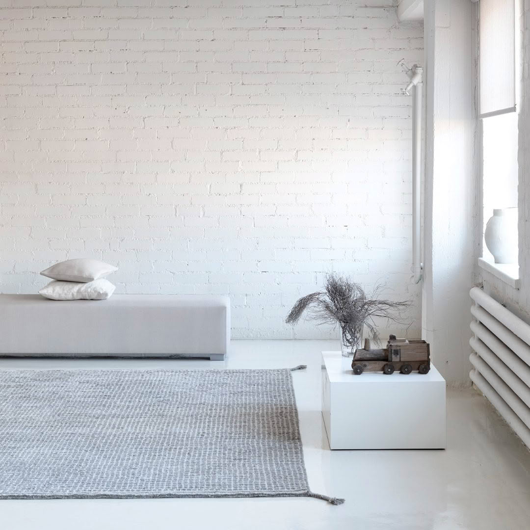 Hand-knotted_Wool-carpet_Grid_-col.--white-light-grey