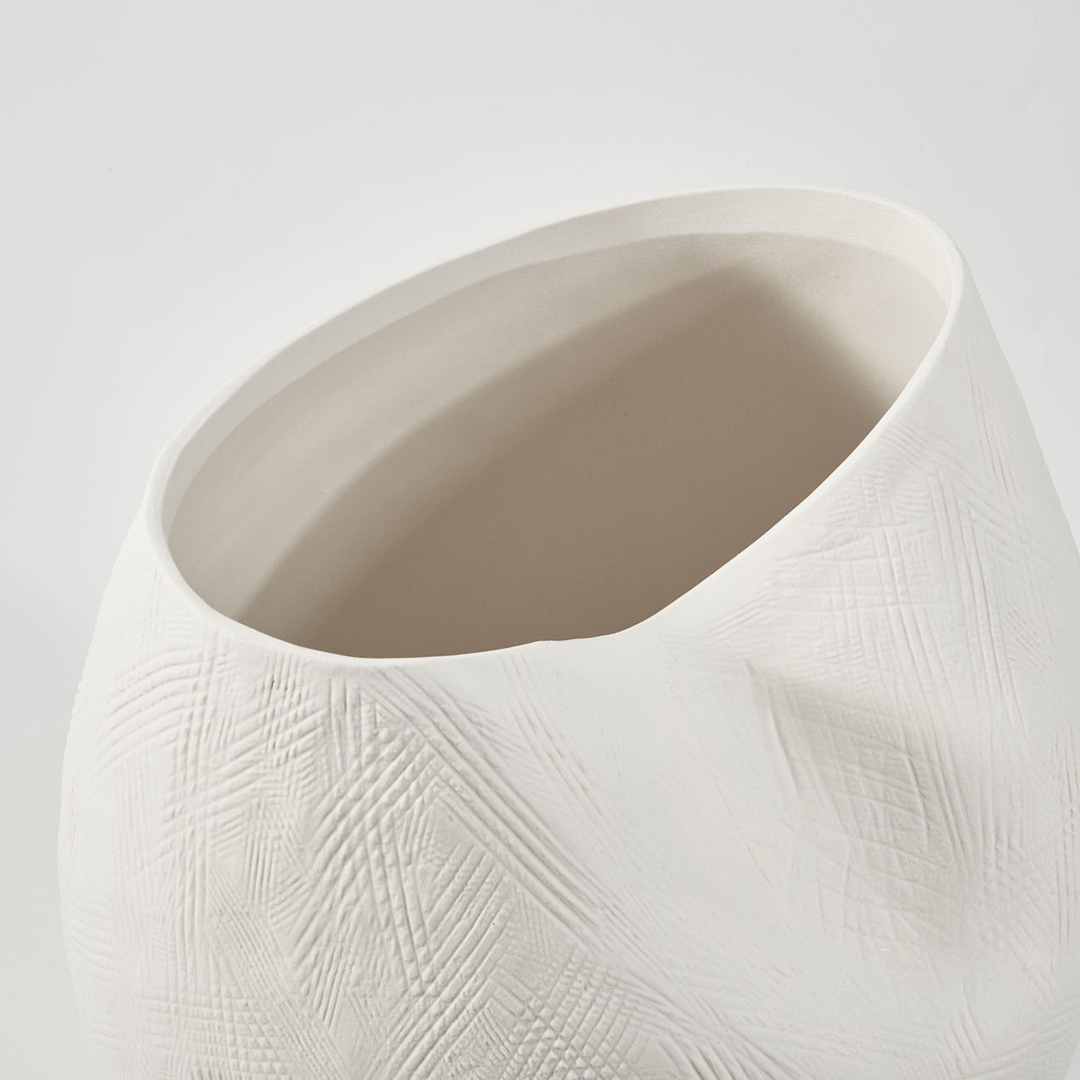 Moule-Vase–closeup–Ivory